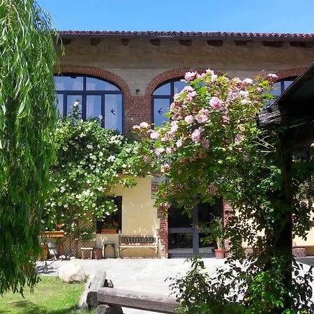 Cascina Marie Nocleg ze śniadaniem 3*